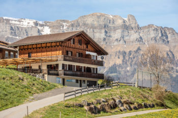 Ferienhaus Schnäls - Gedeckter Terrassenplatz, 44 Schlafplätze